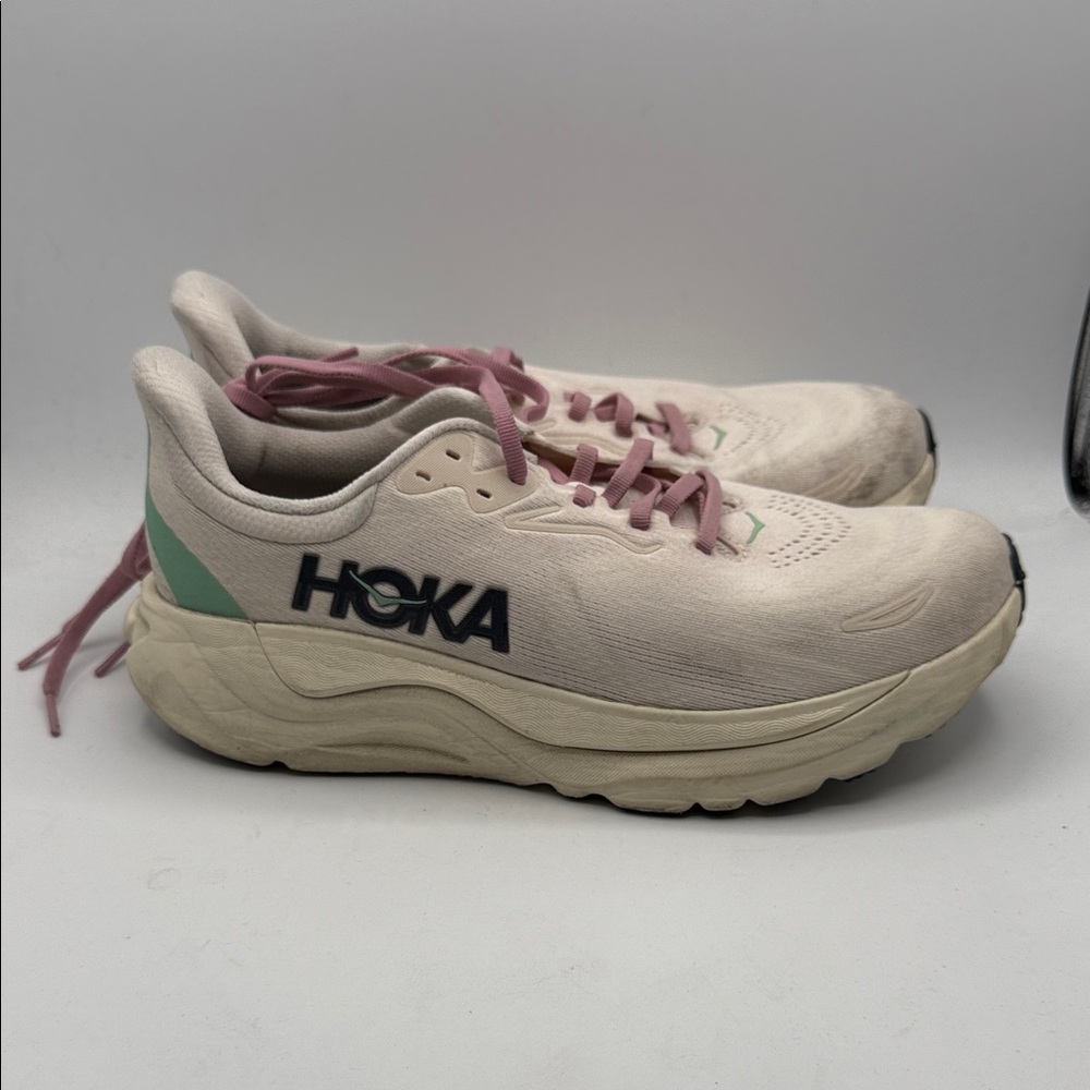 Hoka ARAHI 8 women’s 9.5D wide shoe Cream and Pink Athletic S15